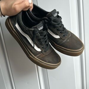 Vans - Old Skool Black & White, Gum bottoms Shoes Size 4 Youth/6 Women